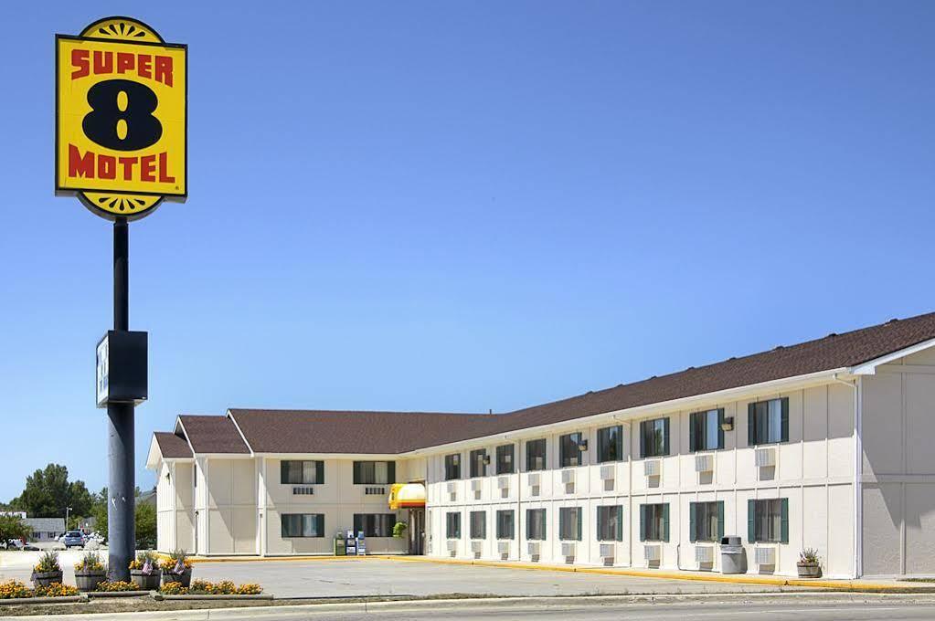 Super 8 By Wyndham Storm Lake Exteriör bild